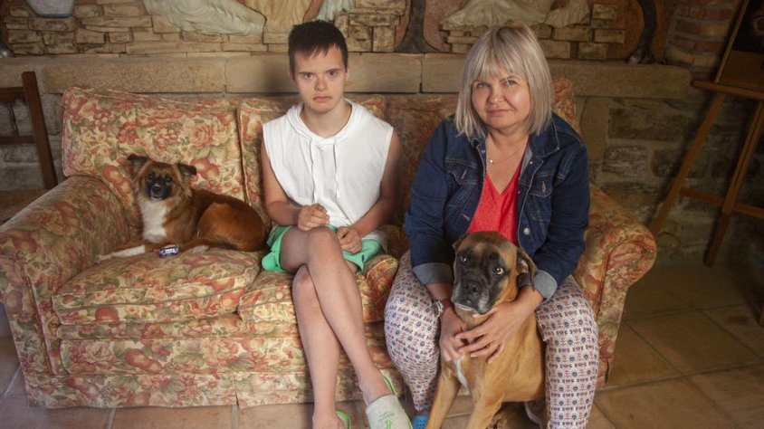 Natalia i Alexander amb les dos gosses a Vallfogona de Riucorb