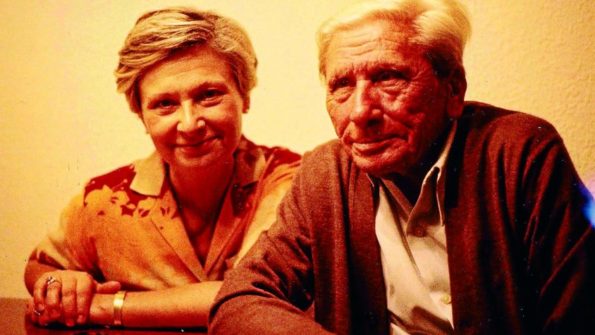 Maria Alba Pomés Badias amb el seu pare Tomàs Pomés Marsal l'any 1979