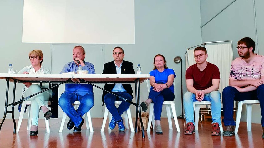 Presidència del Grup de Teatre BAT en l'assemblea del 8 de maig de 2022
