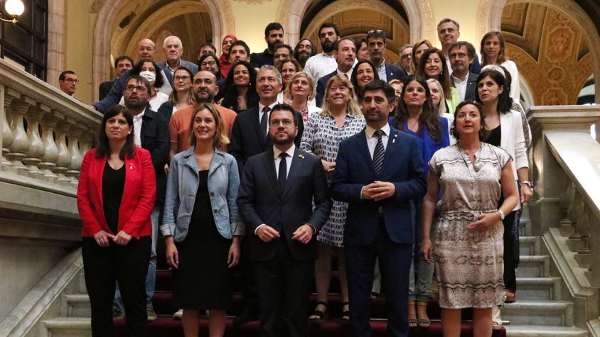 Aragonès, amb més representants de l'executiu i dels grups d'ERC, Junts, PSC i En Comú Podem