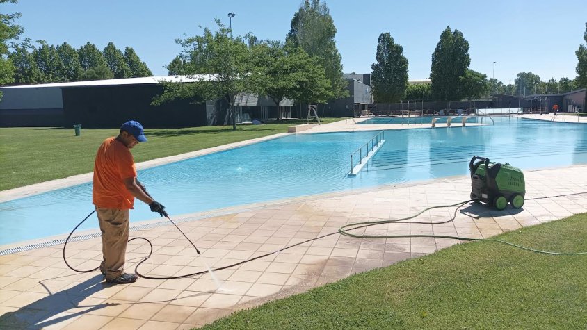 Treballs de manteniment a les piscines municipals