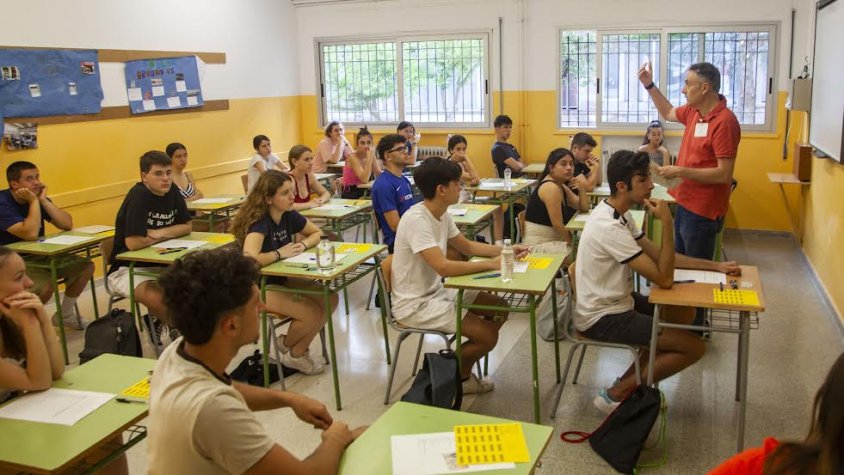 Alguns dels alumnes que s'examinen aquests dies de la selectivitat