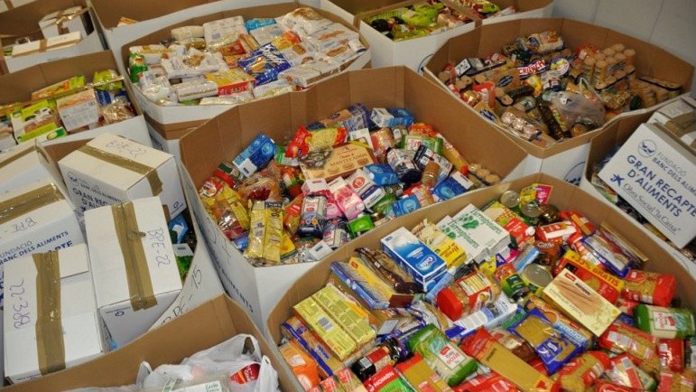 Imatge d'arxiu d'una recollida d'aliments en favor del Banc d'Aliments