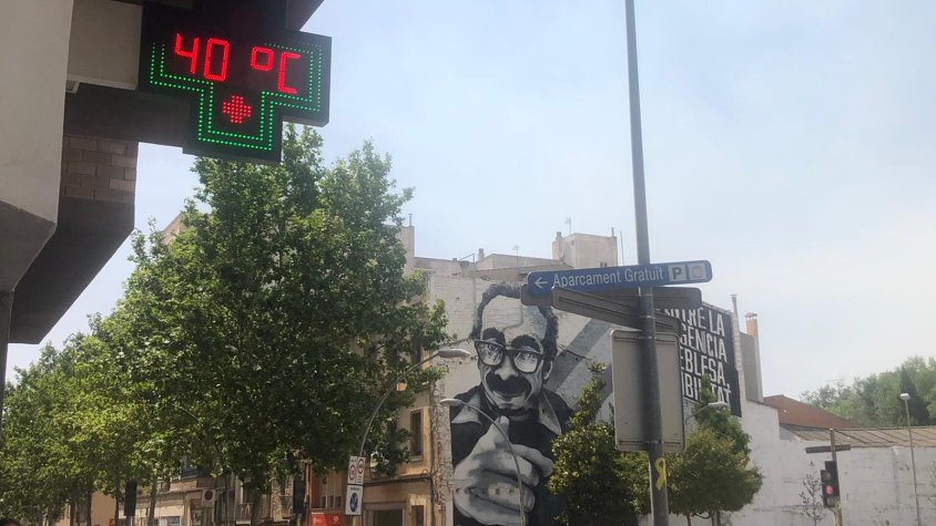 Termòmetre d'una farmàcia a 3/4 de 5 de la tarda