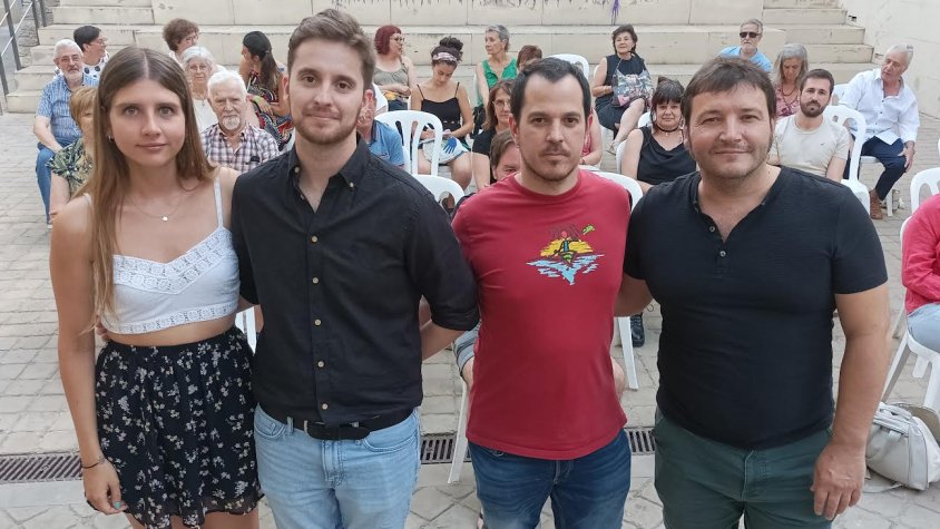 Els autors participants amb el regidor de Cultura