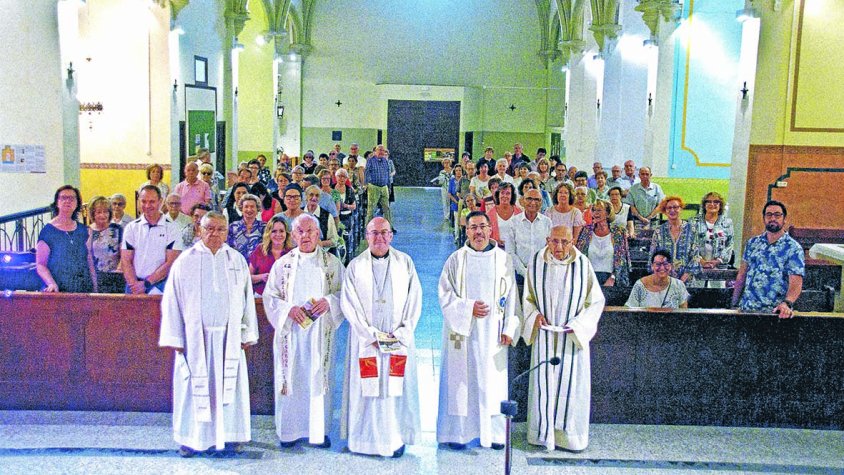 Els mossens i feligresia participant en l'Aplec de la UPP de Tàrrega, a Anglesola