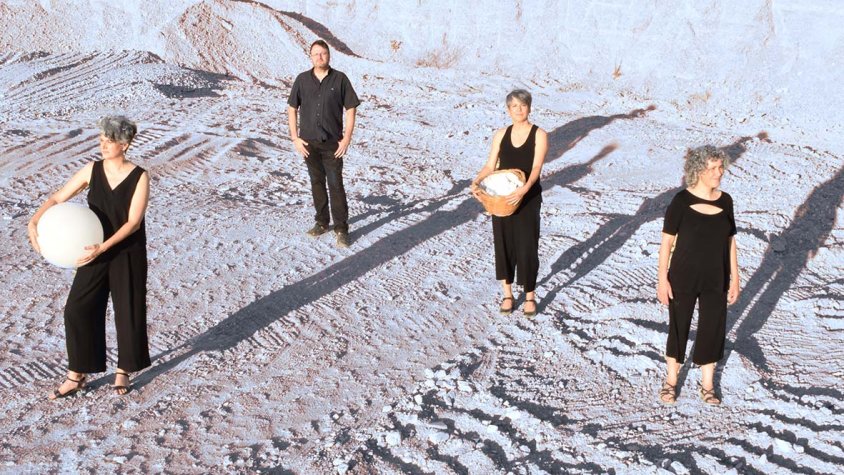 Les Krregades de Romanços Montserrat Canela, Raquel Garcia i Montse Nicuesa amb David Pradas