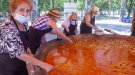 Agramunt reparteix unes 700 racions de la seva paella popular de Sant Joan 