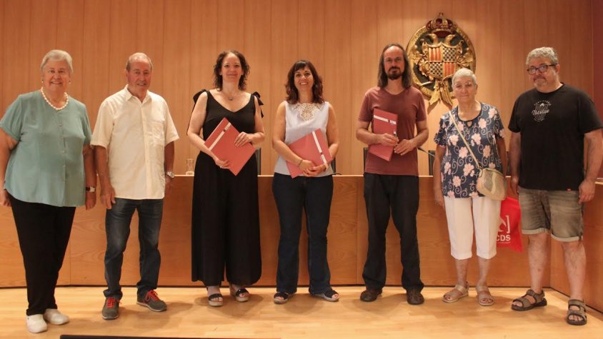 Membres de l'Orfeó amb l'alcaldessa i el director de l'Arxiu