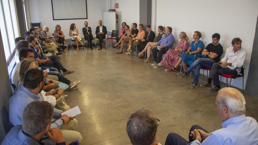 Reunió del conseller Torrent amb representants d'una trentena d'empreses i negocis locals