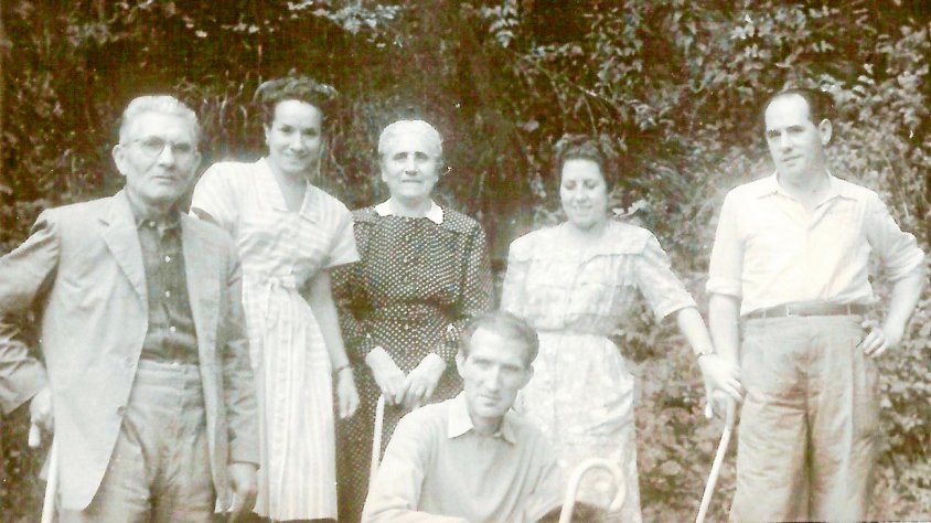 Francesc Pomés Monfà, Carme Puiggené, Cecília Figueres, Júlia Pomés Figueres i Antoni Pomés. Trobada familiar a Ribes de Freser 1950.