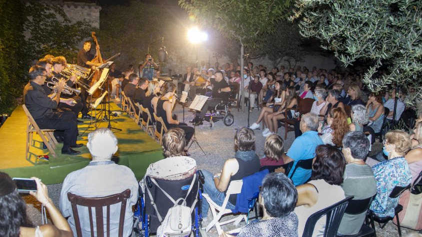 Un moment del concert de la Bellpuig  Cobla