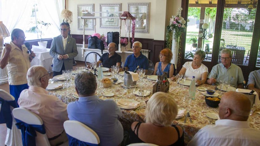 Un moment del dinar/col·loqui