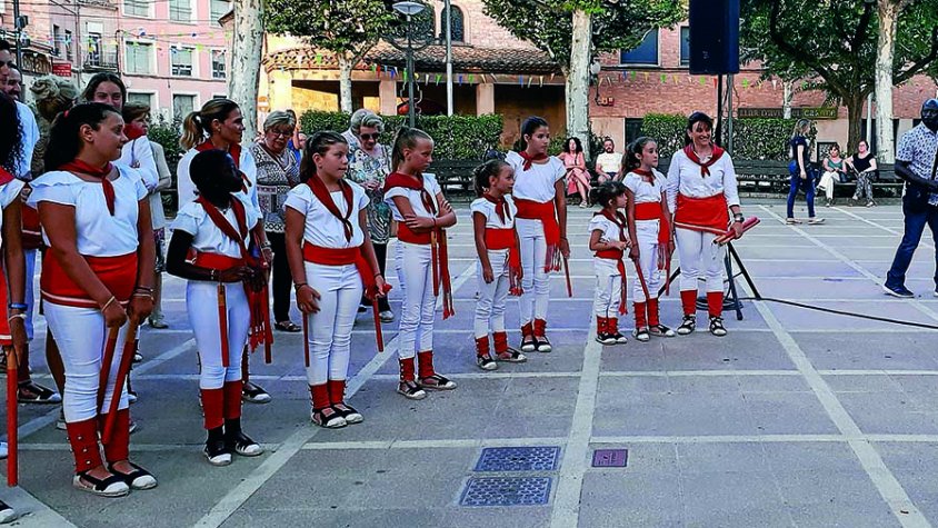 Ball de Bastonets de l'Esbart Albada per les Festes del Carme