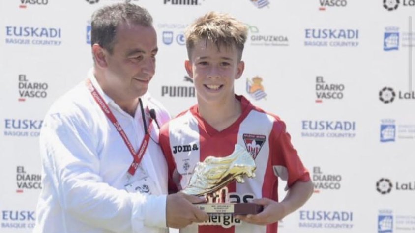 Joan Monrabà recollint la bota d'or