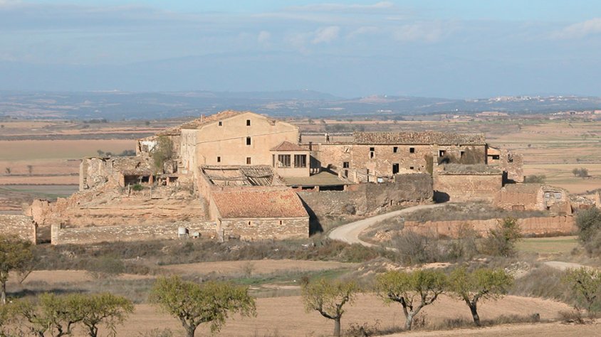 Imatge del poble deshabitat de Conill