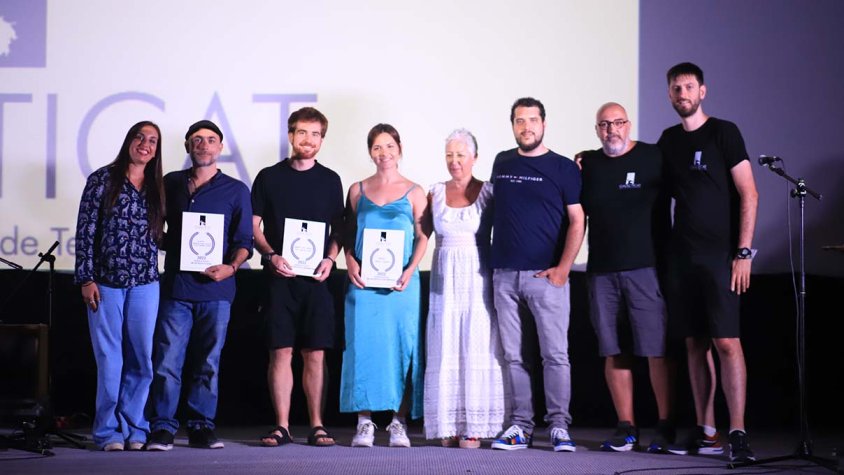 Foto de família dels premiats a la cerimònia de cloenda del festival Galacticat