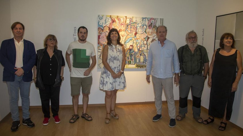 Les autoritats amb cinc dels nous artistes
