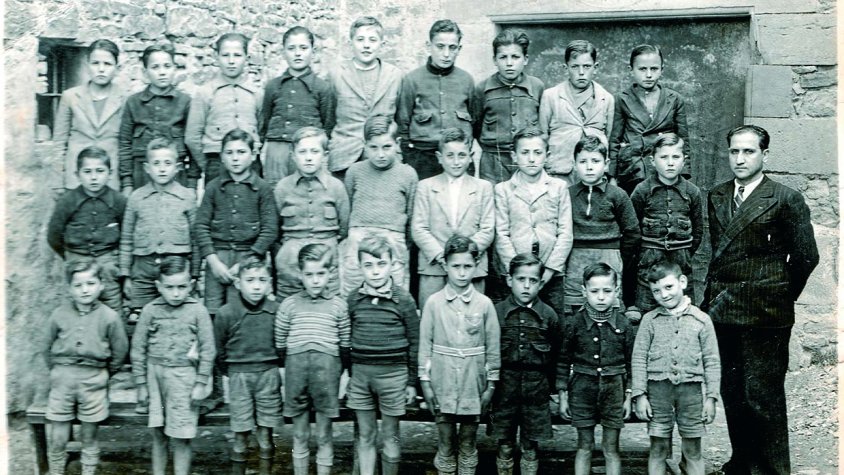 Salvador Martínez Surroca amb els seus alumnes del Talladell, a la dècada dels 40