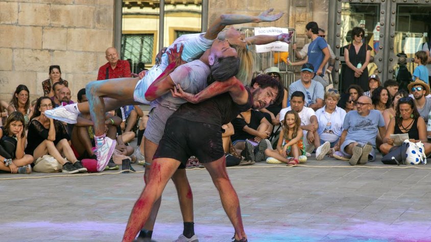 'Trinario: Cuerpos resonantes' de Proyecto Resonantes a la plaça Major