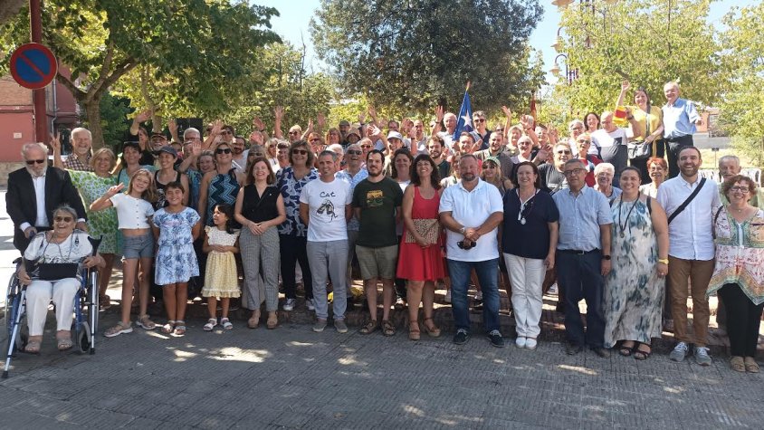 Foto de grup amb autoritats locals i representants d'entitats locals
