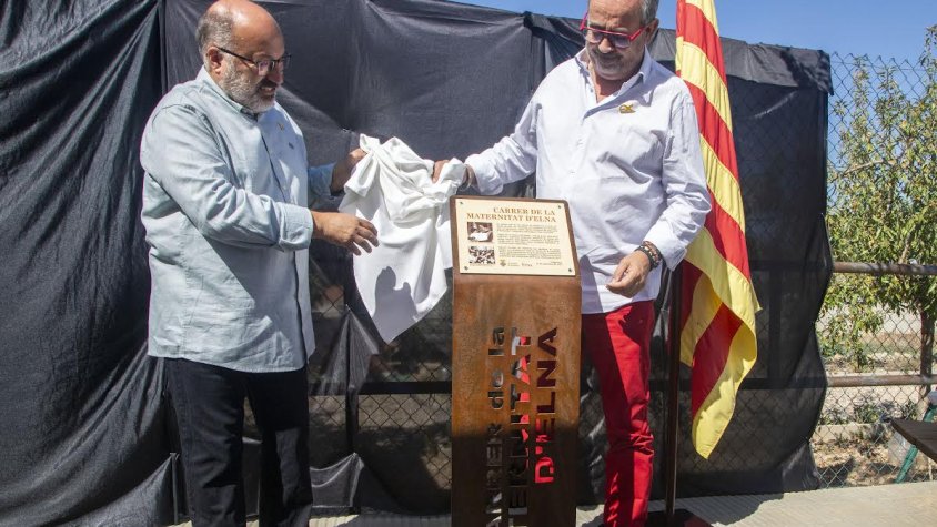 Descobriment de la placa del nou carrer