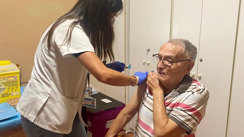 Un dels primers vacunats