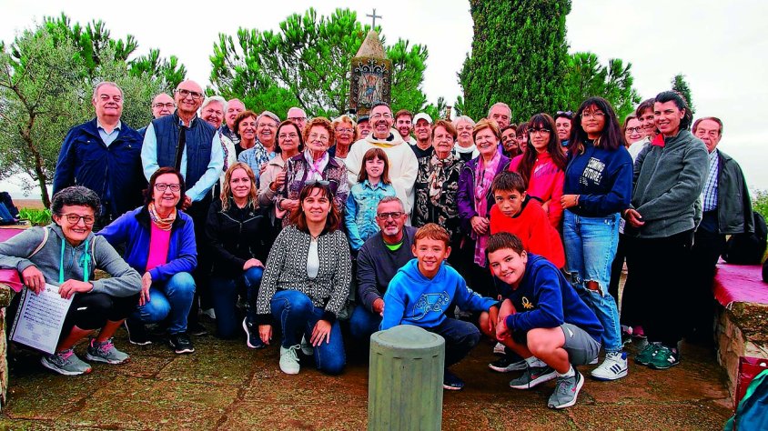 Foto de família del 38è Aplec a la Verge dels Molàs