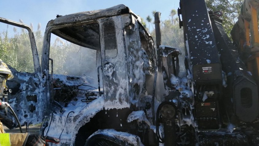 La cabina del camió, calcinada