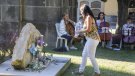 Emotiva ofrena floral a Tàrrega per commemorar el Dia del Dol Gestacional, Perinatal i Neonatal