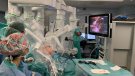 L'hospital Arnau de Vilanova practica en dos anys 90 cirurgies robòtiques de la paret abdominal amb el robot Da Vinci