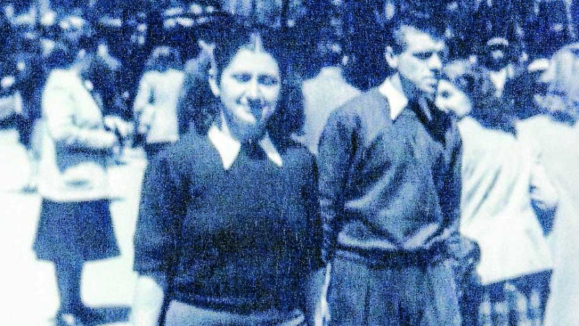 Na Marga Miró Colea a l'entrada de la Facultat de Lletres de Tolosa de Llenguadoc l'any 1947