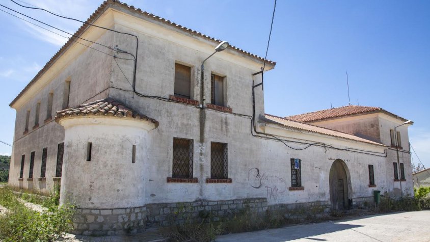 Imatge de l'antiga caserna de la Guàrdia Civil