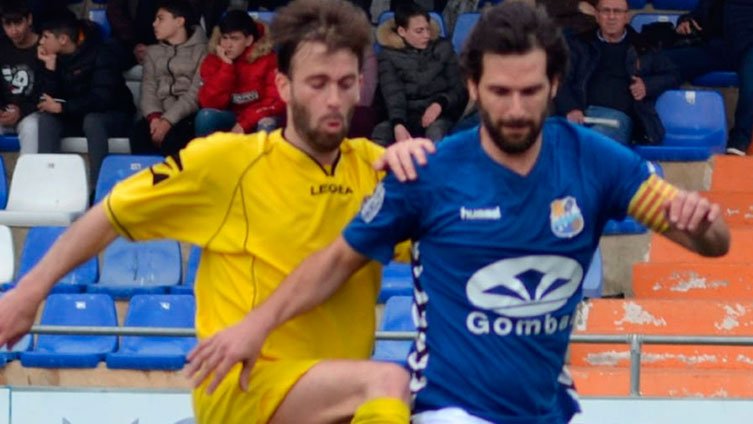 Joni va ser l'autor del 0 a 3 que deixava el partit sentenciat d'una forma clara. A la foto el podem veure disputant la pilota a un contrari