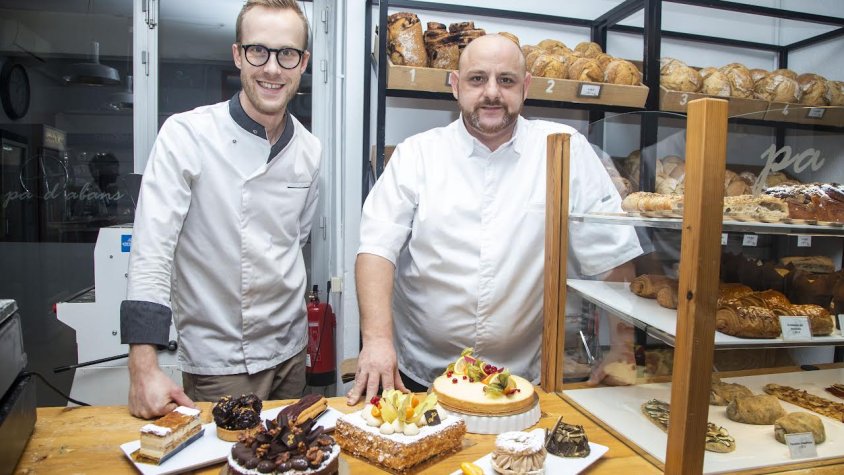 Pierre i Rémi amb alguns dels seus pastissos