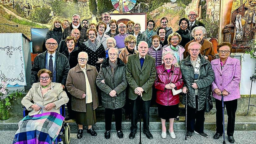 Foto de família del X Aniversari de la Fraternitat Amics del Carme