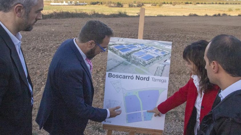 Visita d'autoritats als terrenys del futur polígon industrial
