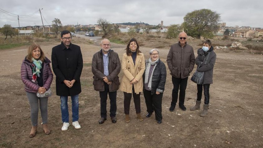 Visita als terrenys que acolliran el futur centre de dia de l'Associació d'Alzheimer
