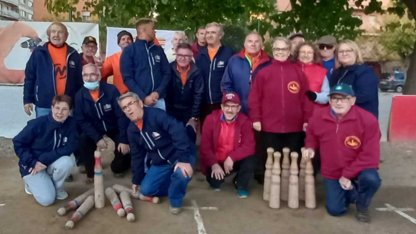 Foto de grup dels jugadors dels dos equips