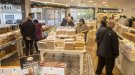 Agramunt s'omple de visitants que van 'a la caça' dels torrons