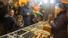 El dia plujós no frena el Mercat de Nadal d'Agramunt, que s’omple de visitants