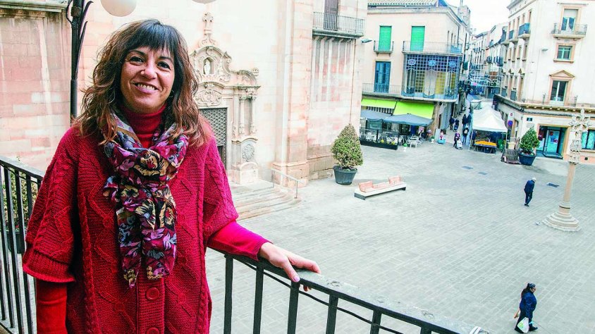 Alba Pijuan al balcó del consistori