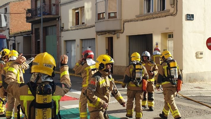 Imatge dels Bombers treballant en l'incendi
