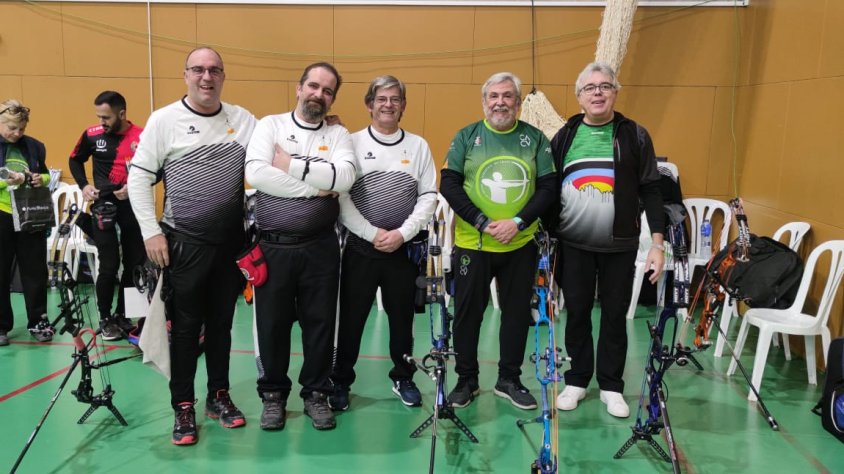 Els arquers que han quedat en 5a, 4a i 3a posició (d'esquerra a dreta), els primers per l'esquerra.