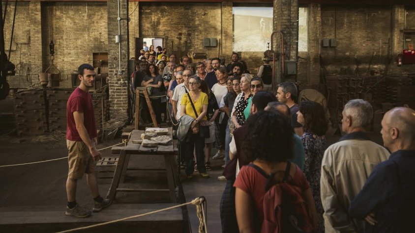 Imatge d'arxiu en una de les visites a l'exposició central de l'Embarrat