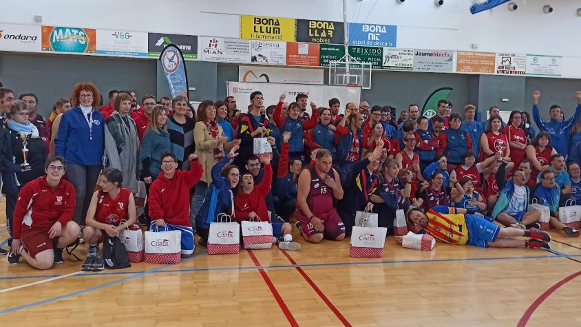 Foto de grup de tots els esportistes