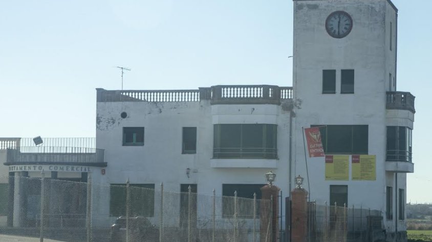 Imatge de l'antic edifici comercial i residencial de Cal Trepat