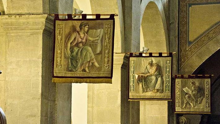 Unes Sibil·les col·locades a la nau principal de Santa Maria de l'Alba