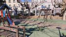 Bellpuig reforma la zona de jocs infantils de la plaça Ramon Folch