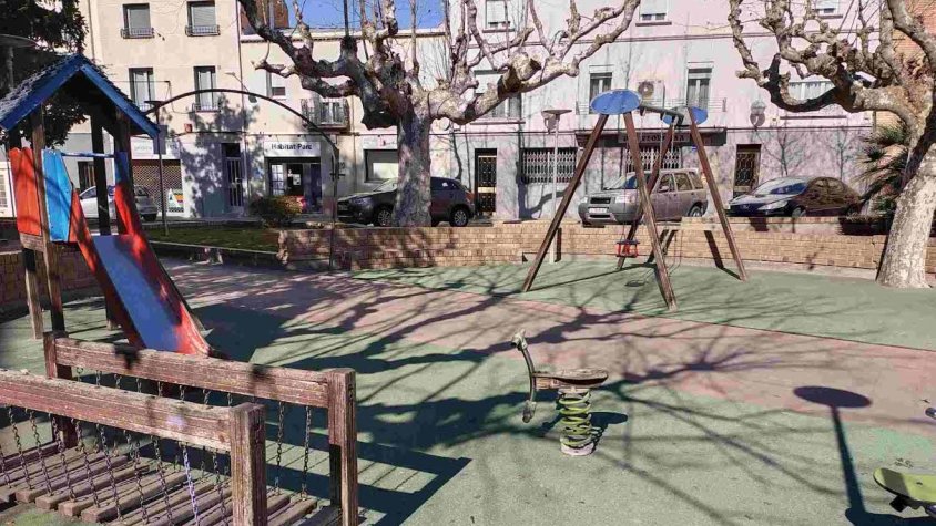 Imatge actual dels jocs molt deteriorats pel pas del temps